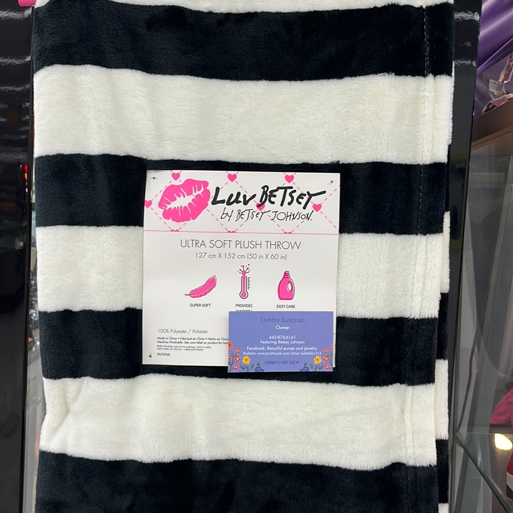 Flash sale Betsey Johnson striped plush blanket